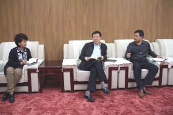 医院全体领导班子成员进行第一次集中学习