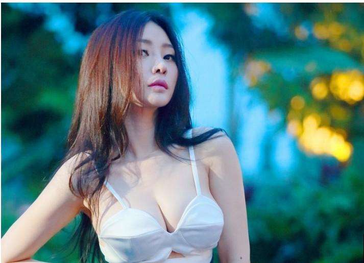 听说胸大的妹子更容易得乳腺癌？