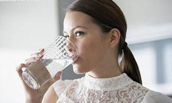 每天早上的“第一杯水”还在纠结是不是淡盐水？
